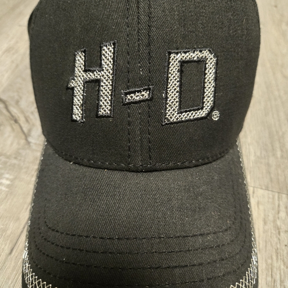 Harley-Davidson Black Cap with Silver Embroidery - Picture 2 of 9
